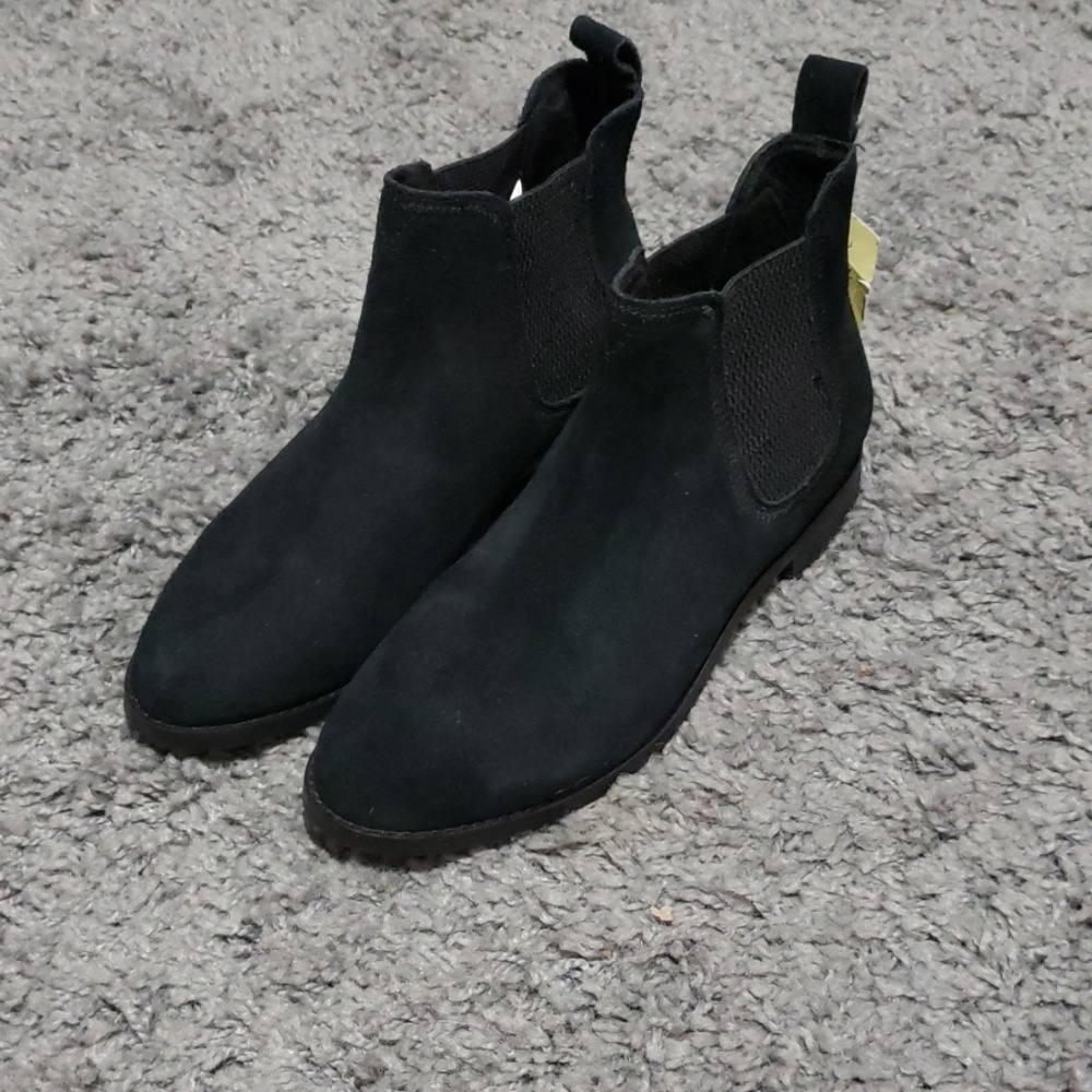 NWT Tom's Black Suade Ella booties (7.5)